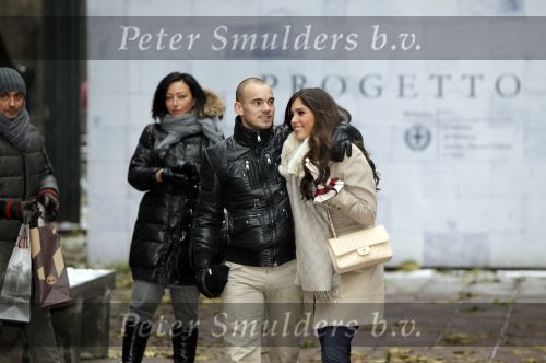 Milaan 21 december 2009
Wesley Sneijder en zijn vriendin  Yolanthe Cabau v Kasbergen shoppend in Milaan. Ze wonen in een parchtig appartement in het centrum van Milaan.
Peter Smulders bv