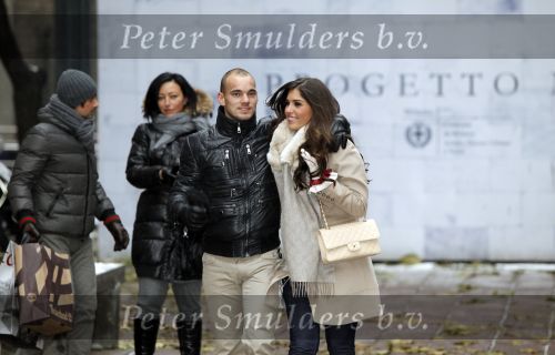 Milaan 21 december 2009
Wesley Sneijder en zijn vriendin  Yolanthe Cabau v Kasbergen shoppend in Milaan. Ze wonen in een parchtig appartement in het centrum van Milaan.
Peter Smulders bv