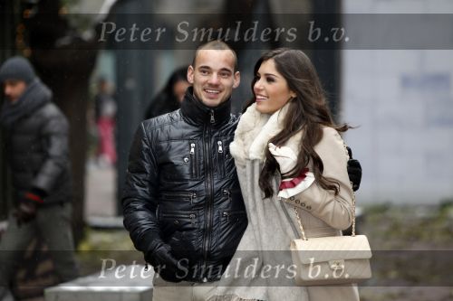 Milaan 21 december 2009
Wesley Sneijder en zijn vriendin  Yolanthe Cabau v Kasbergen shoppend in Milaan. Ze wonen in een parchtig appartement in het centrum van Milaan.
Peter Smulders bv