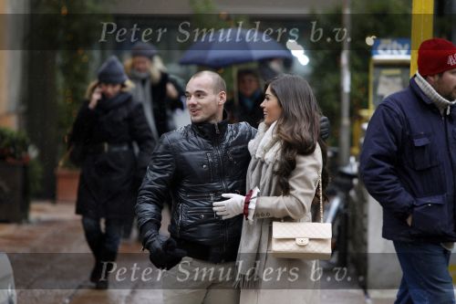 Milaan 21 december 2009
Wesley Sneijder en zijn vriendin  Yolanthe Cabau v Kasbergen shoppend in Milaan. Ze wonen in een parchtig appartement in het centrum van Milaan.
Peter Smulders bv