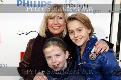 Den Haag 12 december 2009
Premiere in Pathe den Haag. Willeke Alberti met Johnny de Mol en Julian en Noah de Mol
Peter Smulders bv