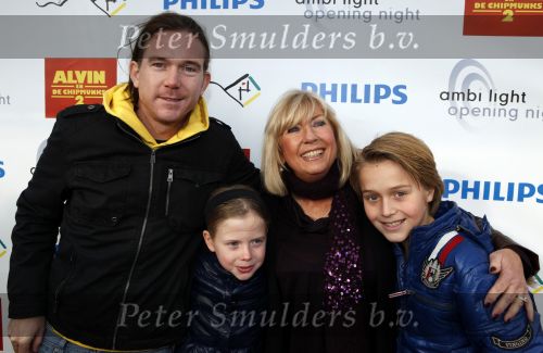 Den Haag 12 december 2009
Premiere in Pathe den Haag. Willeke Alberti met Johnny de Mol en Julian en Noah de Mol
Peter Smulders bv