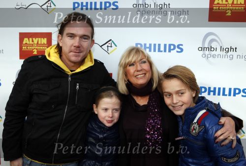 Den Haag 12 december 2009
Premiere in Pathe den Haag. Willeke Alberti met Johnny de Mol en Julian en Noah de Mol
Peter Smulders bv