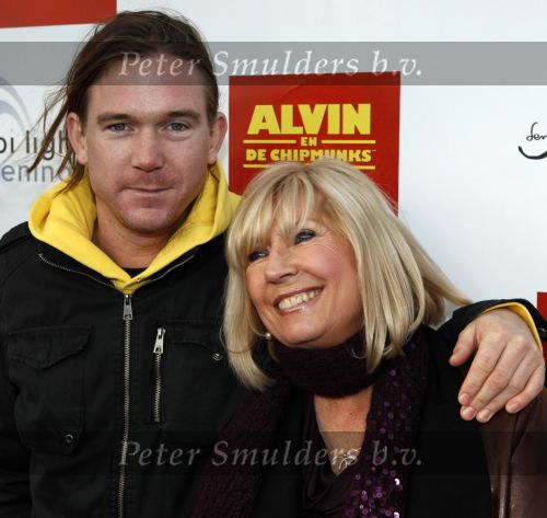 Den Haag 12 december 2009
Premiere in Pathe den Haag. Willeke Alberti met Johnny de Mol en Julian en Noah de Mol
Peter Smulders bv