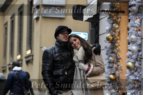 Milaan 21 december 2009
Wesley Sneijder en zijn vriendin  Yolanthe Cabau v Kasbergen shoppend in Milaan. Ze wonen in een parchtig appartement in het centrum van Milaan.
Peter Smulders bv