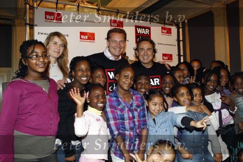 Amsterdam 12 januari 2011
Marco Borsato en Albert Verlinden kondigen samenwerking aan over kindermusical TBV War Child. Jetske v d Elsen presenteert het
Peter Smulders bv