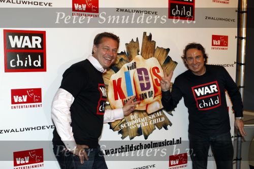 Amsterdam 12 januari 2011
Marco Borsato en Albert Verlinden kondigen smaenwerking aan over kindermusical TBV War Child.
Peter Smulders bv