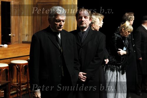 Sliedrecht 6 januari 2011
Presentatie musical over de watersnoodramp in 1953 met oa Ben Cramer Filip Bolluyt  Joke de Kruif Marleen v d Loo en Marcel Smid
Peter Smulders bv
