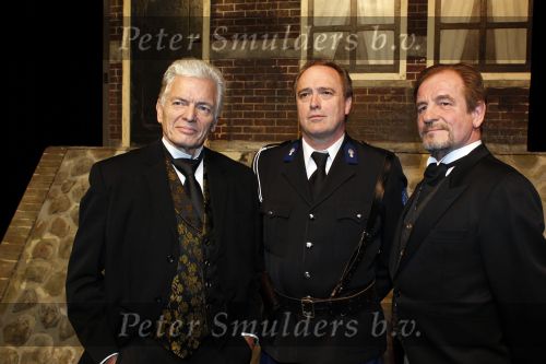 Sliedrecht 6 januari 2011
Presentatie musical over de watersnoodramp in 1953 met oa Ben Cramer Filip Bolluyt  Joke de Kruif Marleen v d Loo en Marcel Smid
Peter Smulders bv