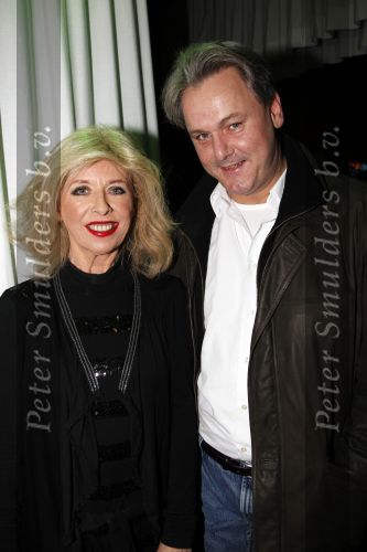 Uitgeest 17 januari 2011
Nieuwjaarsreceptie Henk Geels in Bobs saloon. Bonnie st Claire met man
Peter Smulders bv