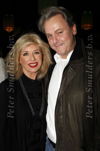 Uitgeest 17 januari 2011
Nieuwjaarsreceptie Henk Geels in Bobs saloon. Bonnie st Claire met man
Peter Smulders bv