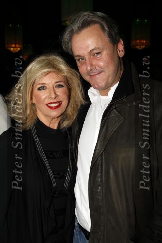 Uitgeest 17 januari 2011
Nieuwjaarsreceptie Henk Geels in Bobs saloon. Bonnie st Claire met man
Peter Smulders bv