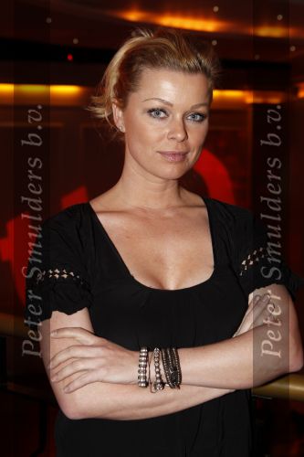 Hilversum 4 januari 2011
Presentatie programma de reisleider met Bridget Maasland Rik Brandsteder Dennis Weening en Eddy Zoey in studio 21. Bridget met Buddha to Buddha armbanden
Peter Smulders bv
