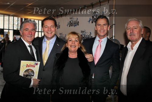 Zoetermeer, 19 December 2010
Premiere in het stadstheater van de musical Dr. Dolittle
Carol Dona met zijn vrouw Marianne Dona, Albert Verlinde met zijn zakenpartner Roel Vente en...
Foto Peter Smulders BV