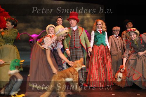Zoetermeer, 19 December 2010
Premiere in het stadstheater van de musical Dr. Dolittle
Cast met de hoofdrolspelers Edwin Rutten en Alexandra Alphenaar
Foto Peter Smulders BV