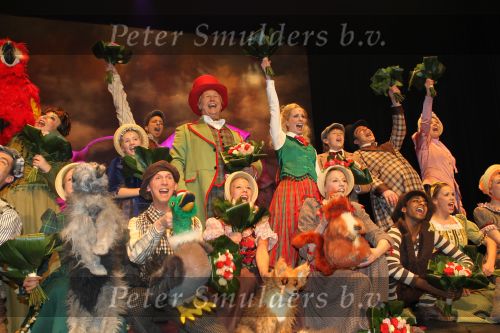 Zoetermeer, 19 December 2010
Premiere in het stadstheater van de musical Dr. Dolittle
Cast met de hoofdrolspelers Edwin Rutten en Alexandra Alphenaar
Foto Peter Smulders BV