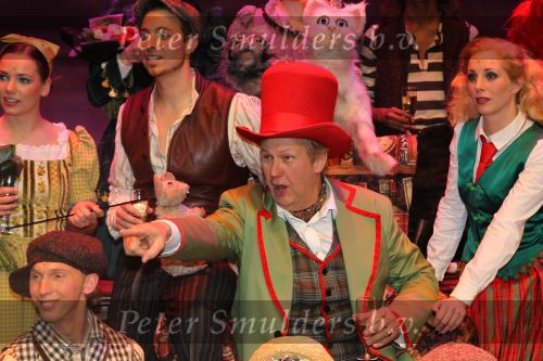 Zoetermeer, 19 December 2010
Premiere in het stadstheater van de musical Dr. Dolittle
Cast met de hoofdrolspelers Edwin Rutten en Alexandra Alphenaar
Foto Peter Smulders BV
