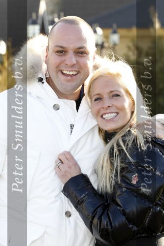 Fijnaart 5 januari 2010
Frans Mariska Christiaan Frans Jr Lucas en Jan Bauer bij hun huis. Frans heeft zijn haar laten inplanteren en is nu nog zo goed als kaal.
Peter Smulders bv