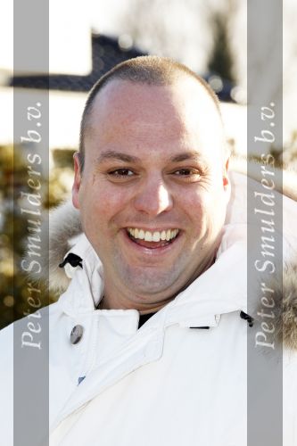 Fijnaart 5 januari 2010
Frans Mariska Christiaan Frans Jr Lucas en Jan Bauer bij hun huis. Frans heeft zijn haar laten inplanteren en is nu nog zo goed als kaal.
Peter Smulders bv