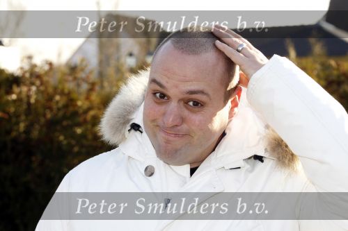 Fijnaart 5 januari 2010
Frans Mariska Christiaan Frans Jr Lucas en Jan Bauer bij hun huis. Frans heeft zijn haar laten inplanteren en is nu nog zo goed als kaal.
Peter Smulders bv