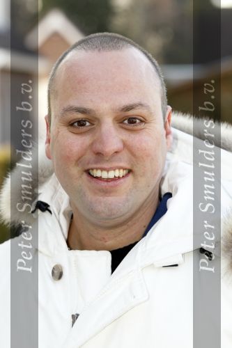 Fijnaart 5 januari 2010
Frans Mariska Christiaan Frans Jr Lucas en Jan Bauer bij hun huis. Frans heeft zijn haar laten inplanteren en is nu nog zo goed als kaal.
Peter Smulders bv