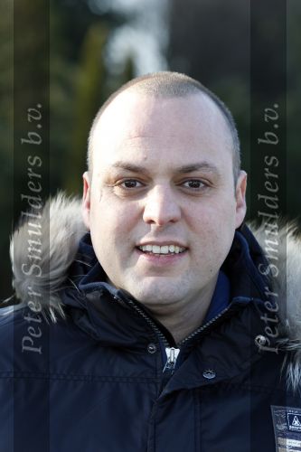 Fijnaart 5 januari 2010
Frans Mariska Christiaan Frans Jr Lucas en Jan Bauer bij hun huis. Frans heeft zijn haar laten inplanteren en is nu nog zo goed als kaal.
Peter Smulders bv