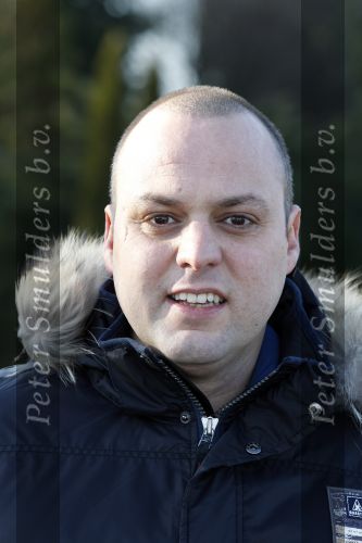Fijnaart 5 januari 2010
Frans Mariska Christiaan Frans Jr Lucas en Jan Bauer bij hun huis. Frans heeft zijn haar laten inplanteren en is nu nog zo goed als kaal.
Peter Smulders bv
