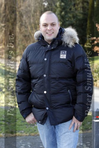 Fijnaart 5 januari 2010
Frans Mariska Christiaan Frans Jr Lucas en Jan Bauer bij hun huis. Frans heeft zijn haar laten inplanteren en is nu nog zo goed als kaal.
Peter Smulders bv