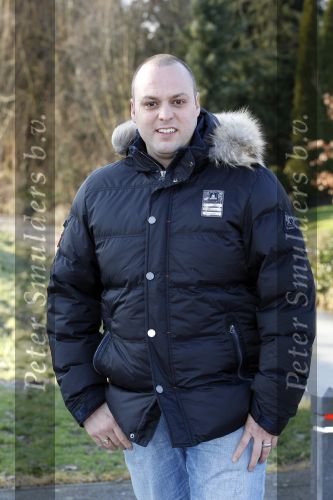 Fijnaart 5 januari 2010
Frans Mariska Christiaan Frans Jr Lucas en Jan Bauer bij hun huis. Frans heeft zijn haar laten inplanteren en is nu nog zo goed als kaal.
Peter Smulders bv
