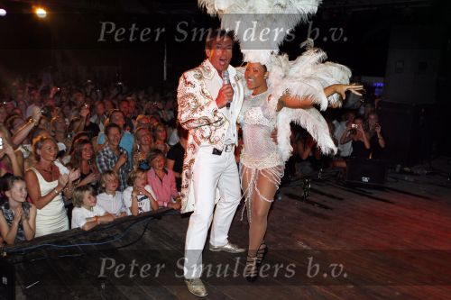 Curacao 1 januari 2011
Gerard Joling luidt 2011 in met een fles champagne en een concert op Mambo Beach.
Peter Smulders bv