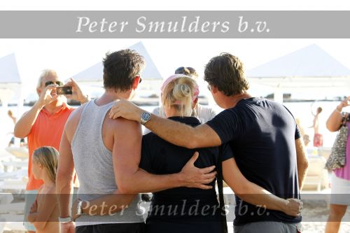 Curacao 24 december 2010
Gerard Joling en Jeroen v d Boom op het strand van Mambo Beach op Curacao.
Peter Smulders bv