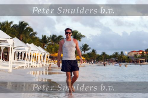Curacao 24 december 2010
Gerard Joling op het strand van Mambo Beach op Curacao.
Peter Smulders bv