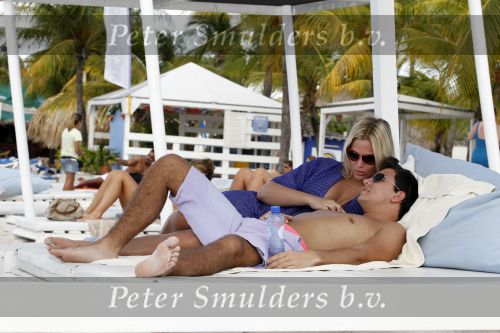 Curacao 30 december 2010
Jan Smit en Lisa relaxen op Curacao nadat Jan een optreden heeft gehad op Mambo Beach. 
Peter Smulders bv