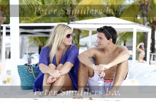 Curacao 30 december 2010
Jan Smit en Lisa relaxen op Curacao nadat Jan een optreden heeft gehad op Mambo Beach. 
Peter Smulders bv