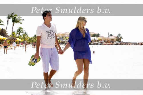 Curacao 30 december 2010
Jan Smit en Lisa relaxen op Curacao nadat Jan een optreden heeft gehad op Mambo Beach. 
Peter Smulders bv