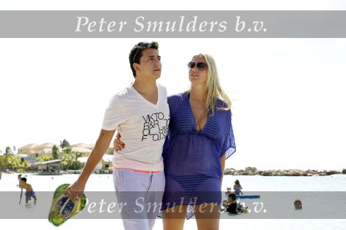 Curacao 30 december 2010
Jan Smit en Lisa relaxen op Curacao nadat Jan een optreden heeft gehad op Mambo Beach. 
Peter Smulders bv