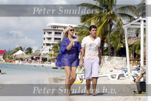 Curacao 30 december 2010
Jan Smit en Lisa relaxen op Curacao nadat Jan een optreden heeft gehad op Mambo Beach. 
Peter Smulders bv
