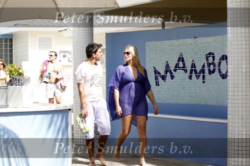 Curacao 30 december 2010
Jan Smit en Lisa relaxen op Curacao nadat Jan een optreden heeft gehad op Mambo Beach. 
Peter Smulders bv
