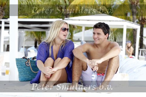 Curacao 30 december 2010
Jan Smit en Lisa relaxen op Curacao nadat Jan een optreden heeft gehad op Mambo Beach. 
Peter Smulders bv