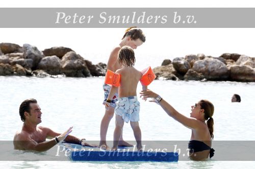 Curacao 31 december 2010
Jeroen v d Boom met zijn vrouw Dany en zoons Daan en Luuk op vakantie op Curacao.
Peter Smulders bv
