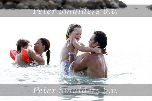 Curacao 31 december 2010
Jeroen v d Boom met zijn vrouw Dany en zoons Daan en Luuk op vakantie op Curacao.
Peter Smulders bv