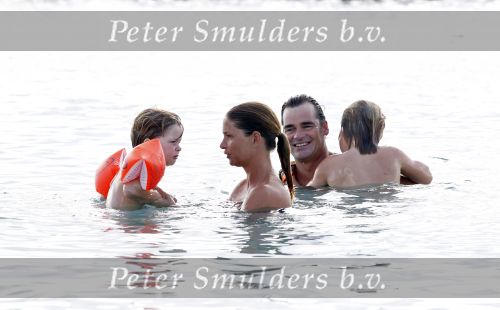 Curacao 31 december 2010
Jeroen v d Boom met zijn vrouw Dany en zoons Daan en Luuk op vakantie op Curacao.
Peter Smulders bv