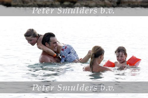 Curacao 31 december 2010
Jeroen v d Boom met zijn vrouw Dany en zoons Daan en Luuk op vakantie op Curacao.
Peter Smulders bv