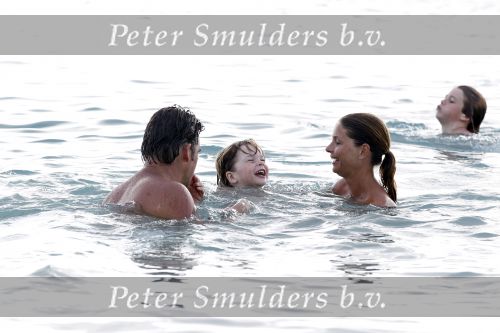 Curacao 31 december 2010
Jeroen v d Boom met zijn vrouw Dany en zoons Daan en Luuk op vakantie op Curacao.
Peter Smulders bv