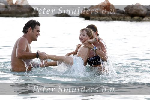 Curacao 31 december 2010
Jeroen v d Boom met zijn vrouw Dany en zoons Daan en Luuk op vakantie op Curacao.
Peter Smulders bv