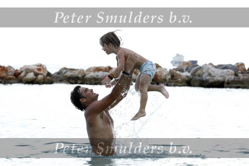 Curacao 31 december 2010
Jeroen v d Boom met zijn vrouw Dany en zoons Daan en Luuk op vakantie op Curacao.
Peter Smulders bv