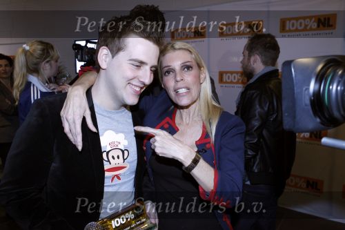 Hilversum 11 januari 2011
Uitreiking 100% NL awards bij de wereldomroep. Judith Osborne
Peter Smulders bv