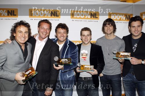 Hilversum 11 januari 2011
Uitreiking 100% NL awards bij de wereldomroep. Marco Borsato Albert Verlinde Rene Froger Wesley Klein en Nick en Simon
Peter Smulders bv