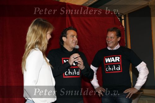 Amsterdam 12 januari 2011
Marco Borsato en Albert Verlinden kondigen samenwerking aan over kindermusical TBV War Child. Jetske v d Elsen presenteert het
Peter Smulders bv
