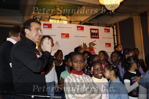 Amsterdam 12 januari 2011
Marco Borsato en Albert Verlinden kondigen smaenwerking aan over kindermusical TBV War Child.
Peter Smulders bv